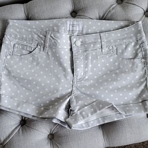 White dot shorts